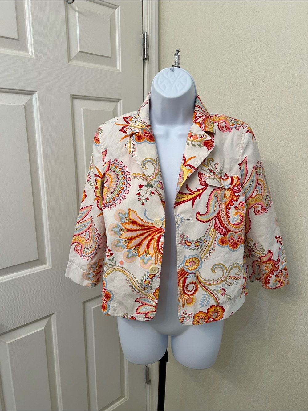 Stunning Tommy Hilfiger Cropped Blazer, Size 4